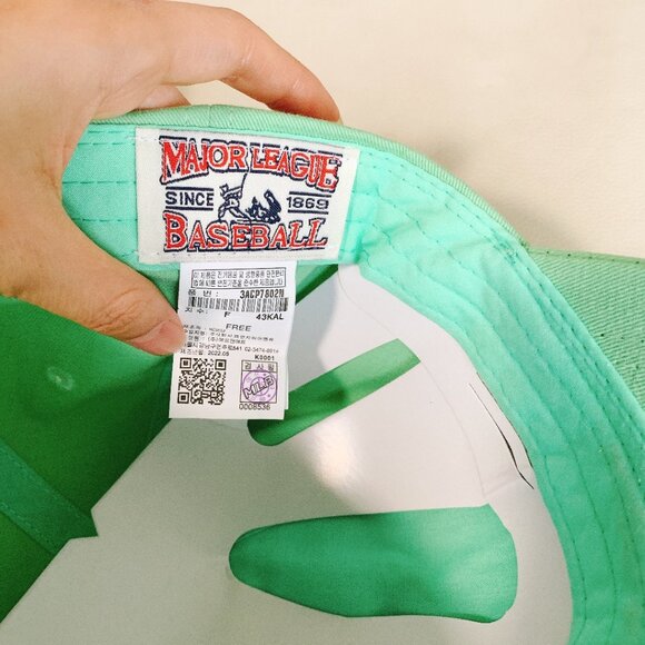 NWT  MLB Baseball Cap, in beautiful light green - Picture 7 of 9